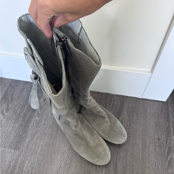 Enzo Angiolini Grey Suede Flat Boots - Size 8.5 - Picture 5 of 6